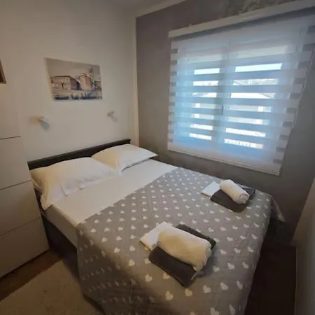 Apartman Lena شقة